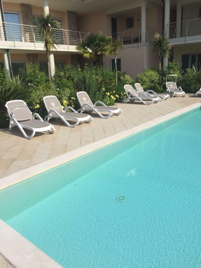 De Luxe Apartments Eden Sirmione Luaran gambar